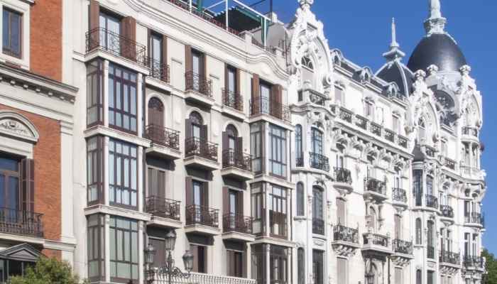 Fachada exterior calle Ferraz M4Faces